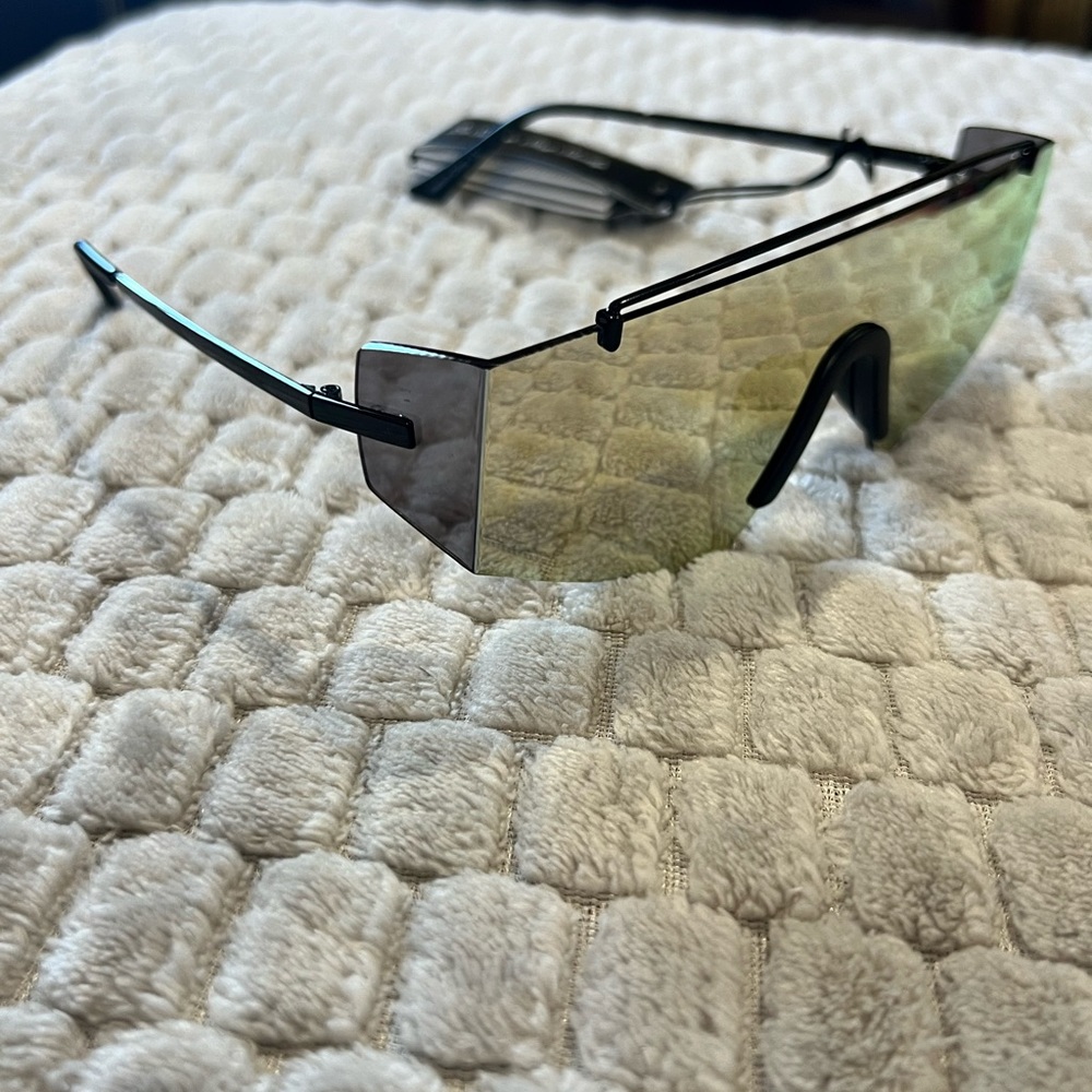 Quay Australia TRANSCEND Sunglasses - Picture 9 of 11